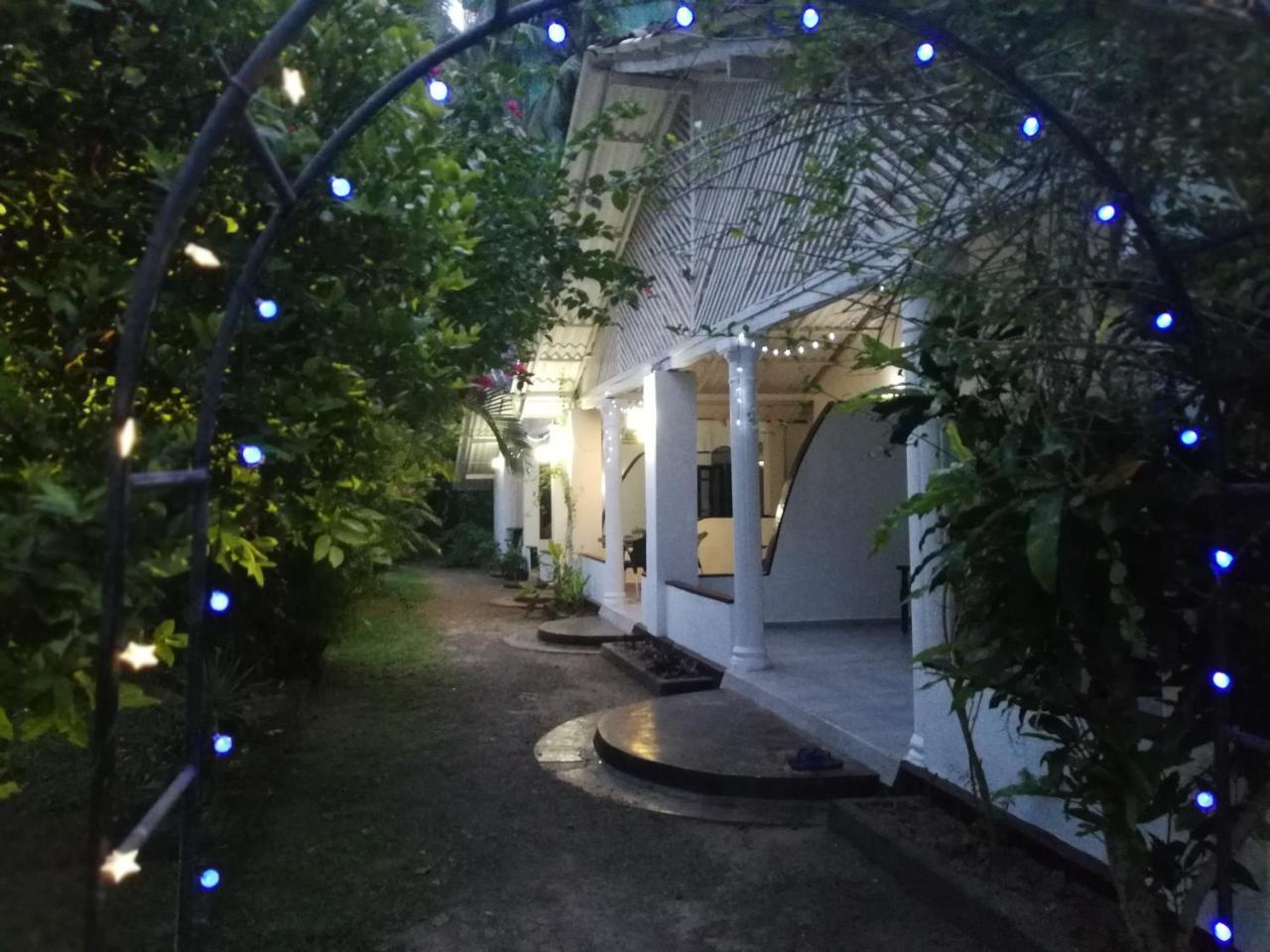 Sonri Villa Sea View Unawatuna Esterno foto